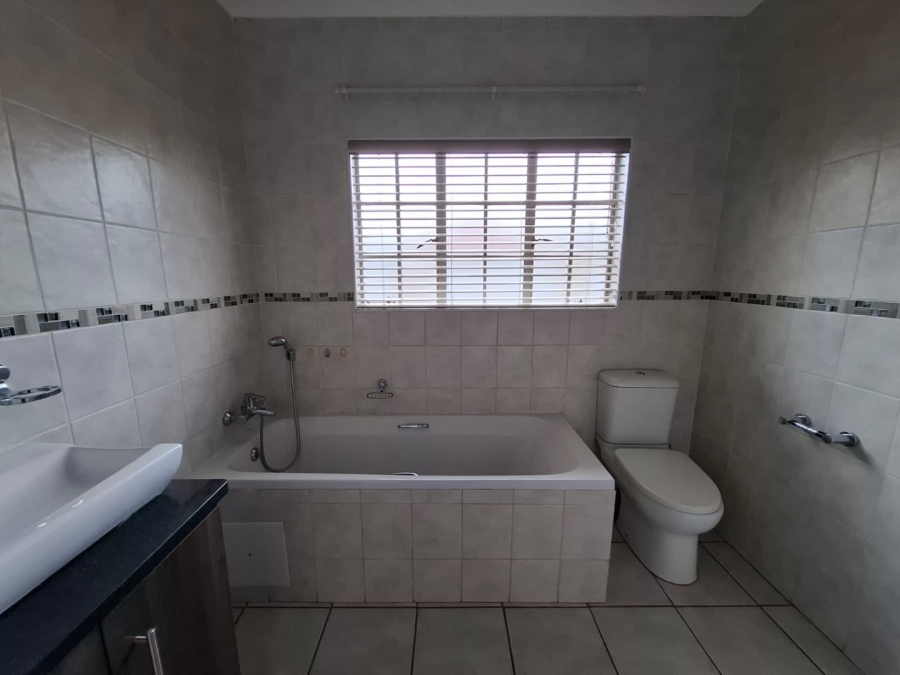 4 Bedroom Property for Sale in Waterkloof East North West